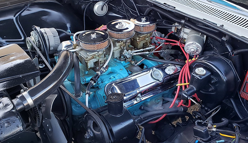 1960 Pontiac 389 V8 with Tri-power option