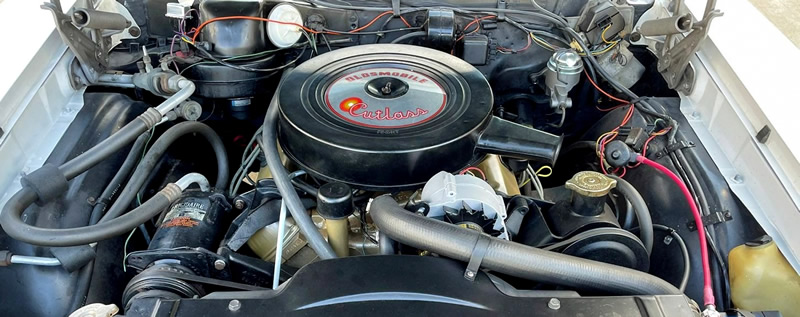 1966 Oldsmobile 330 V8 in a Cutlass
